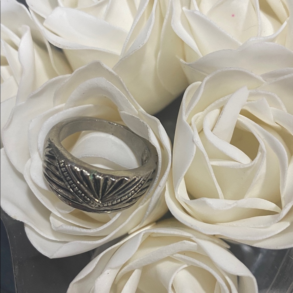 Size 7-1/2 Band Ring - Picture 3 of 5